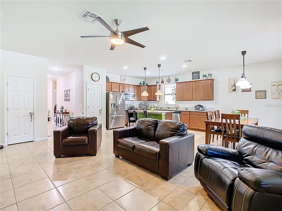 En Venta: $320,000 (3 camas, 2 baños, 1690 Pies cuadrados)