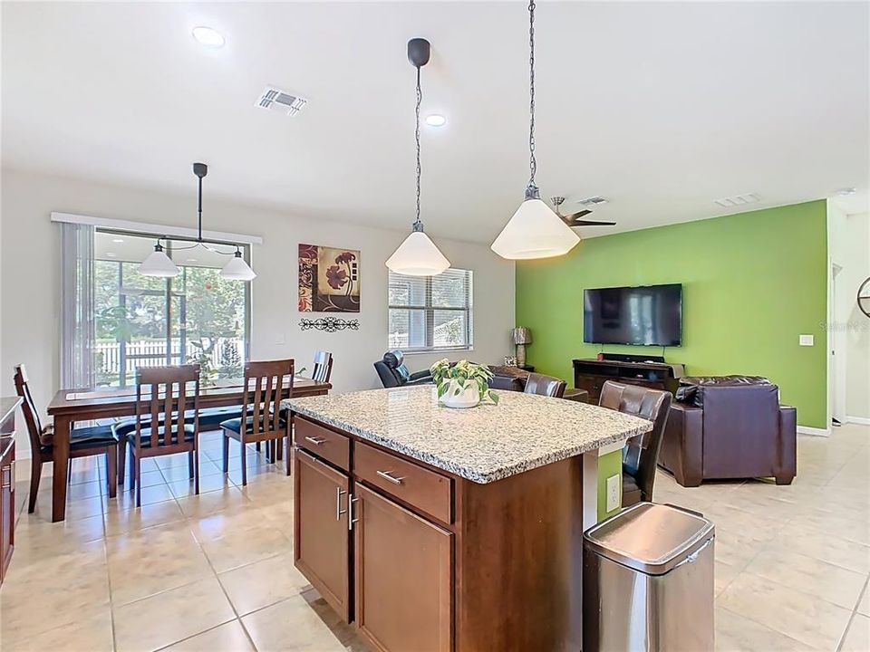 En Venta: $320,000 (3 camas, 2 baños, 1690 Pies cuadrados)