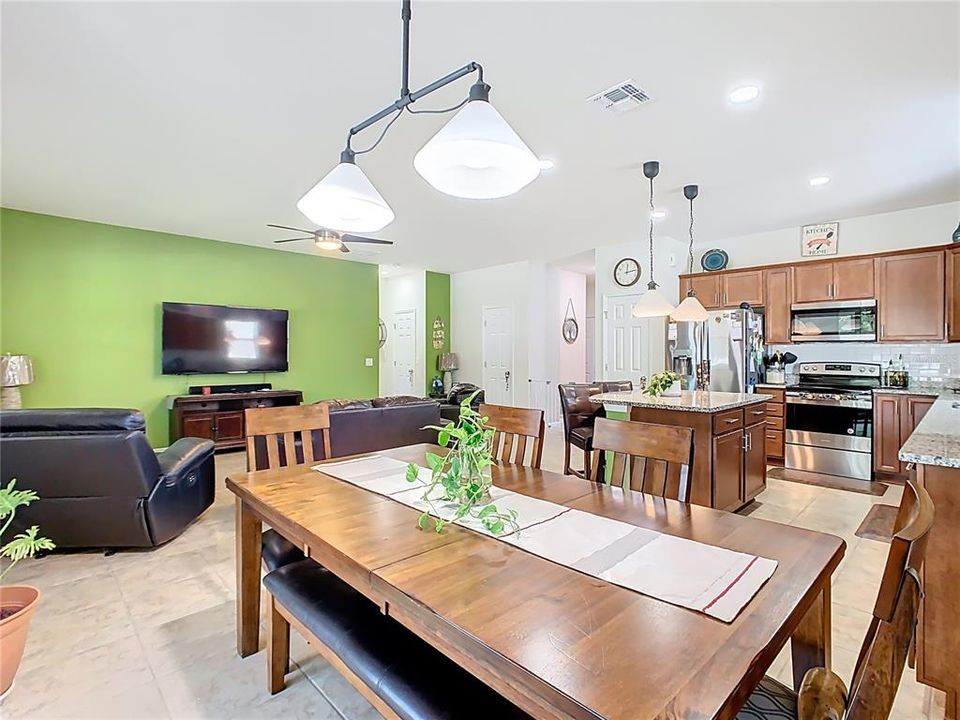 En Venta: $320,000 (3 camas, 2 baños, 1690 Pies cuadrados)