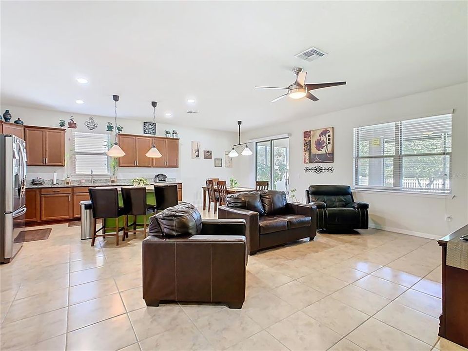 En Venta: $320,000 (3 camas, 2 baños, 1690 Pies cuadrados)