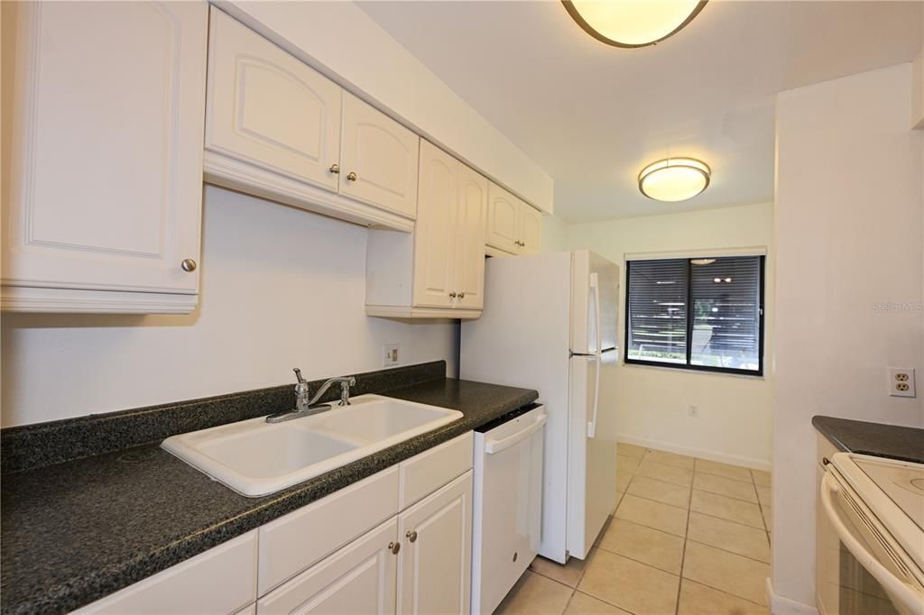 В аренду: $1,800 (2 спален, 2 ванн, 1108 Квадратных фут)