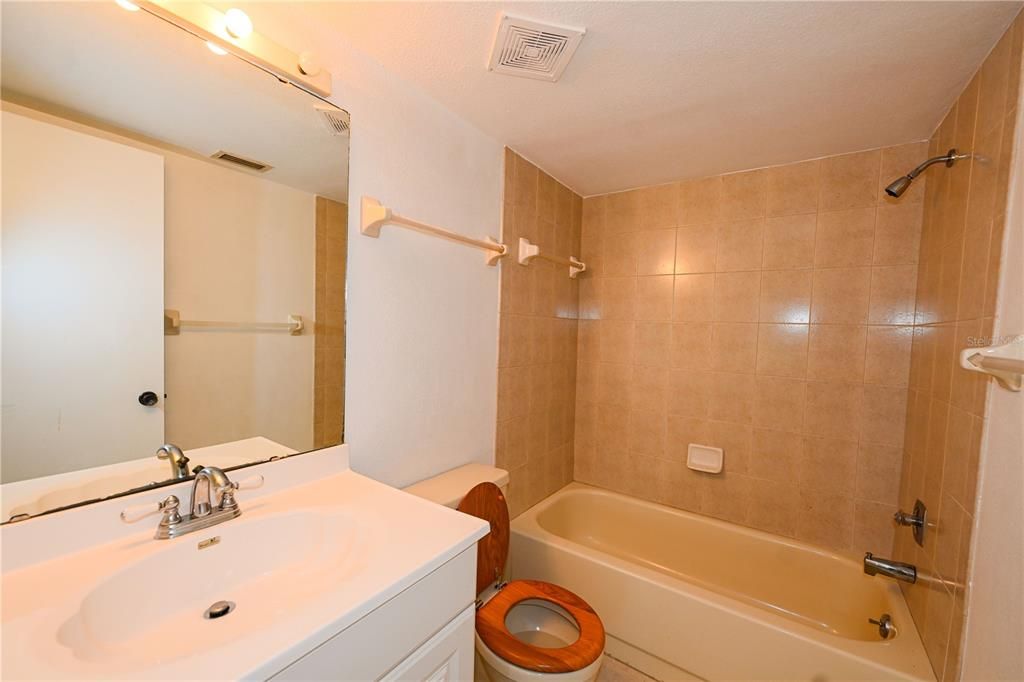 В аренду: $1,800 (2 спален, 2 ванн, 1108 Квадратных фут)