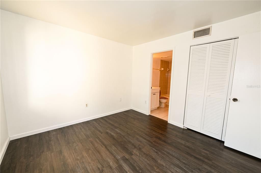 В аренду: $1,800 (2 спален, 2 ванн, 1108 Квадратных фут)