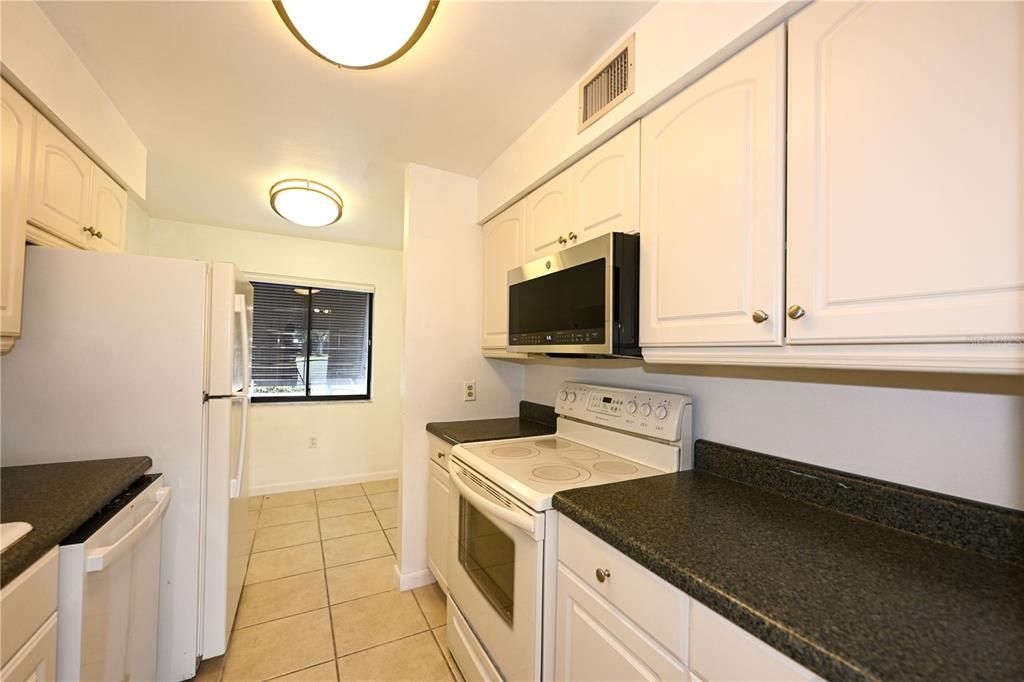 В аренду: $1,800 (2 спален, 2 ванн, 1108 Квадратных фут)