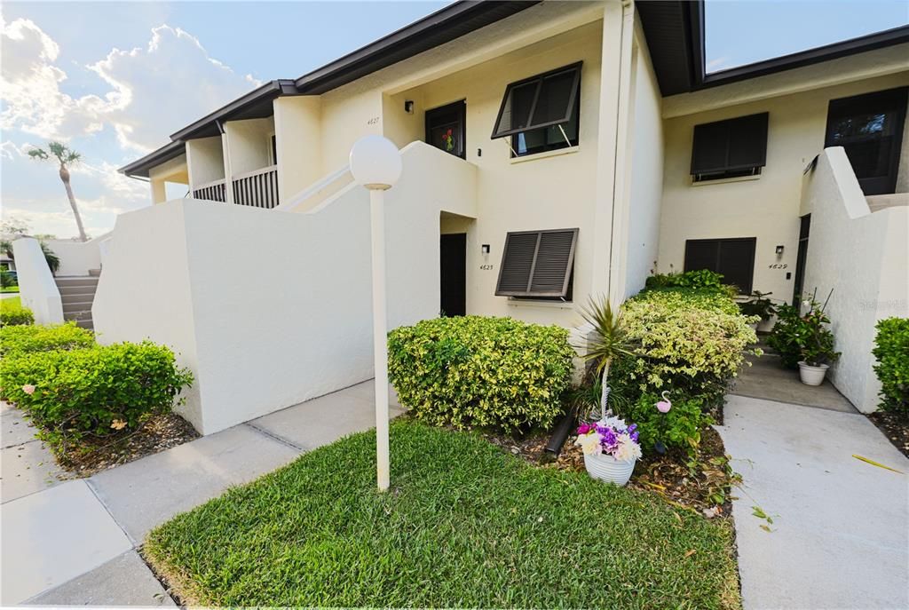 В аренду: $1,800 (2 спален, 2 ванн, 1108 Квадратных фут)