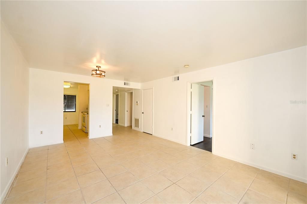 В аренду: $1,800 (2 спален, 2 ванн, 1108 Квадратных фут)