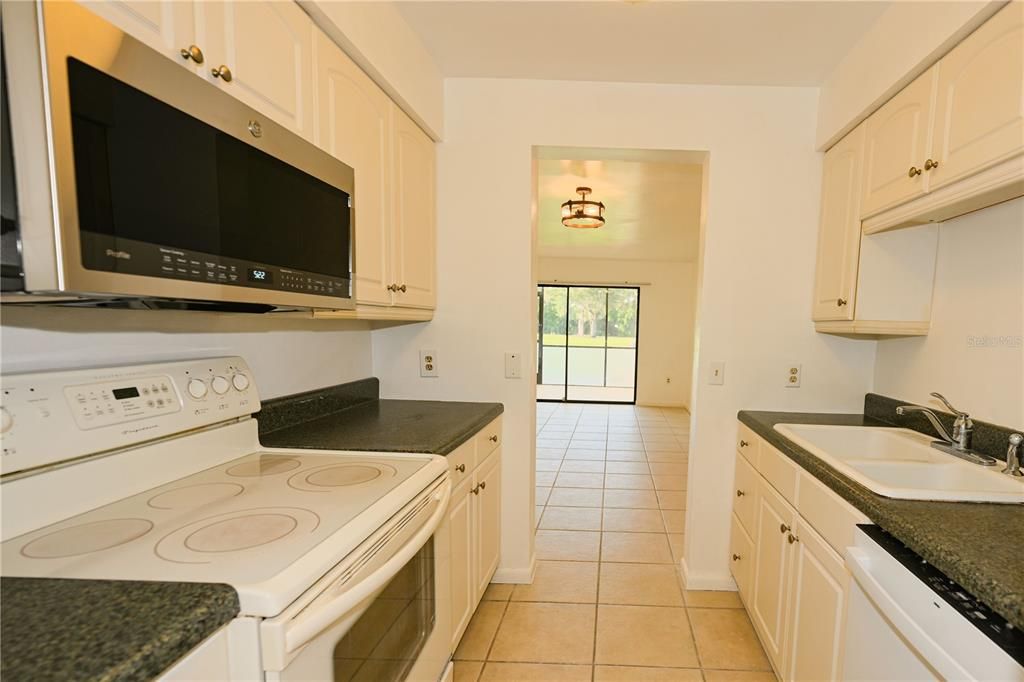 В аренду: $1,800 (2 спален, 2 ванн, 1108 Квадратных фут)