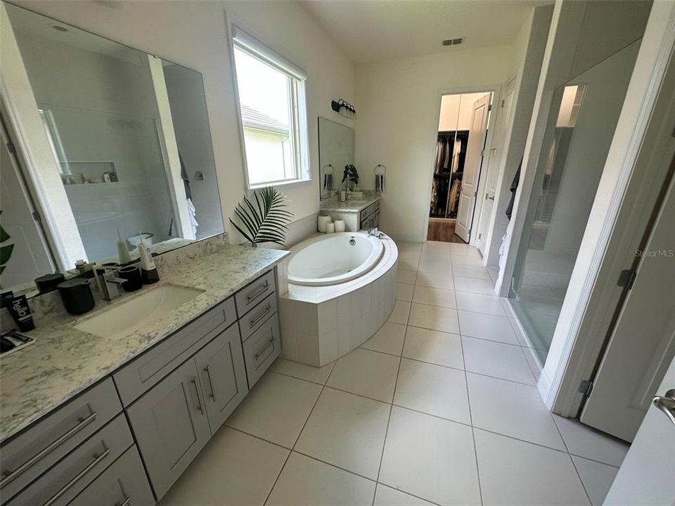 For Rent: $5,995 (4 beds, 5 baths, 4070 Square Feet)