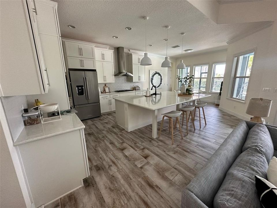 For Rent: $5,995 (4 beds, 5 baths, 4070 Square Feet)