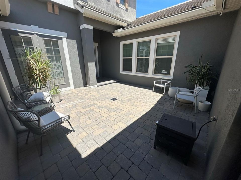 For Rent: $5,995 (4 beds, 5 baths, 4070 Square Feet)