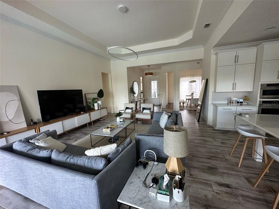 For Rent: $5,995 (4 beds, 5 baths, 4070 Square Feet)