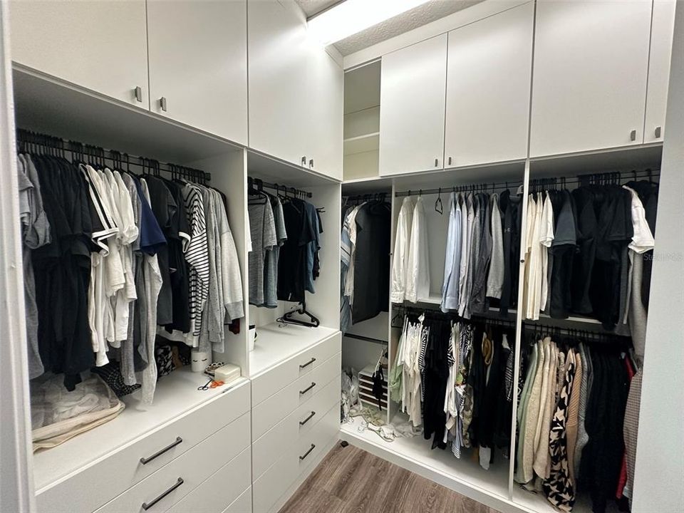 For Rent: $5,995 (4 beds, 5 baths, 4070 Square Feet)