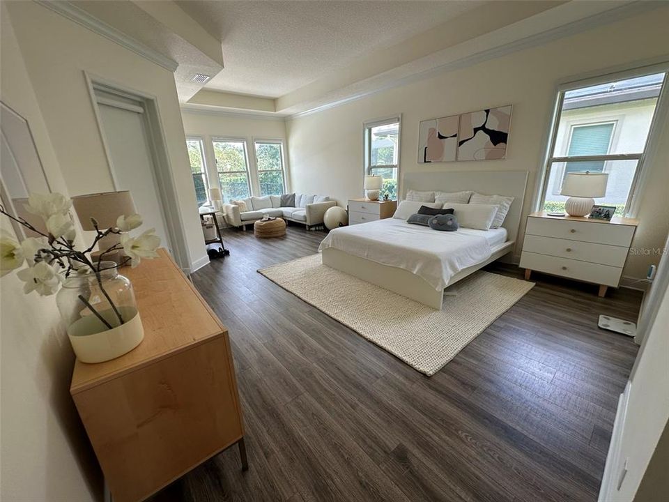 For Rent: $5,995 (4 beds, 5 baths, 4070 Square Feet)