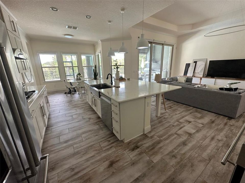 For Rent: $5,995 (4 beds, 5 baths, 4070 Square Feet)