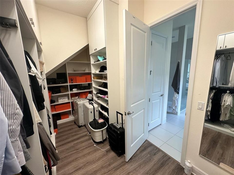 For Rent: $5,995 (4 beds, 5 baths, 4070 Square Feet)