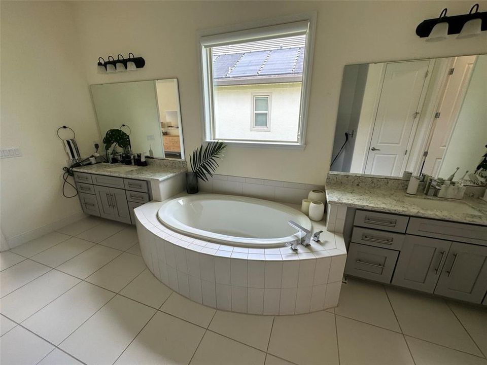 For Rent: $5,995 (4 beds, 5 baths, 4070 Square Feet)