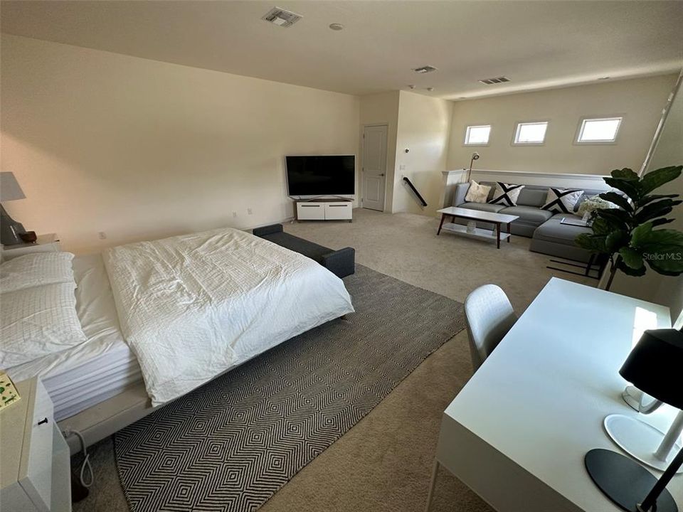 For Rent: $5,995 (4 beds, 5 baths, 4070 Square Feet)