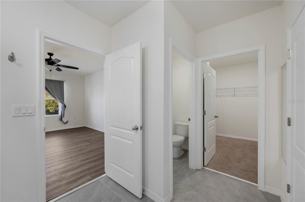 Activo con contrato: $330,000 (4 camas, 2 baños, 1867 Pies cuadrados)