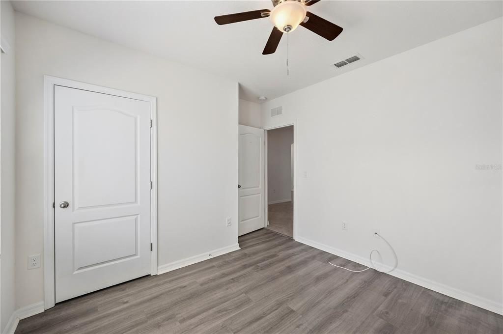 Activo con contrato: $330,000 (4 camas, 2 baños, 1867 Pies cuadrados)