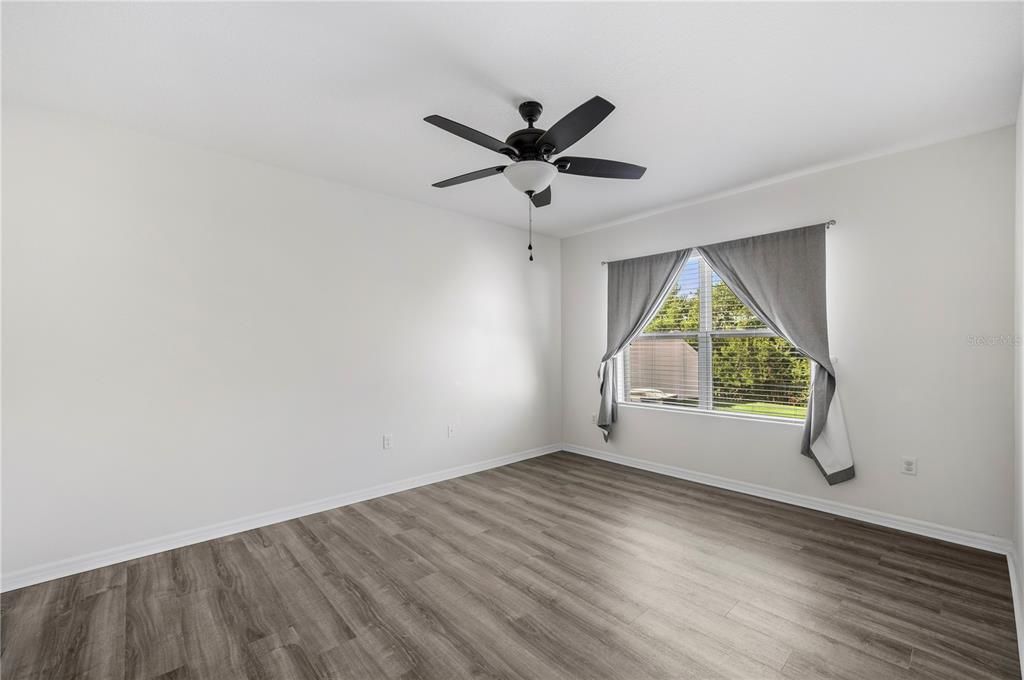 Activo con contrato: $330,000 (4 camas, 2 baños, 1867 Pies cuadrados)