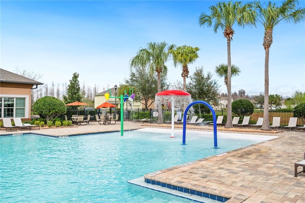 Activo con contrato: $330,000 (4 camas, 2 baños, 1867 Pies cuadrados)