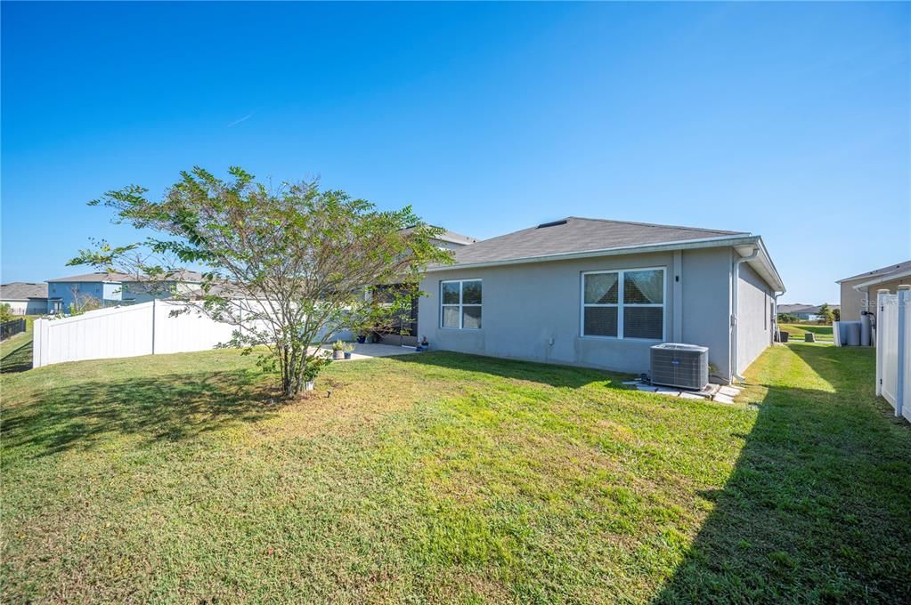 Activo con contrato: $330,000 (4 camas, 2 baños, 1867 Pies cuadrados)