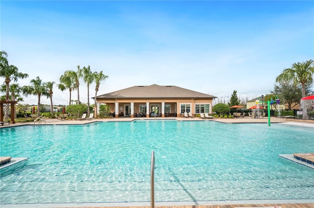 Activo con contrato: $330,000 (4 camas, 2 baños, 1867 Pies cuadrados)