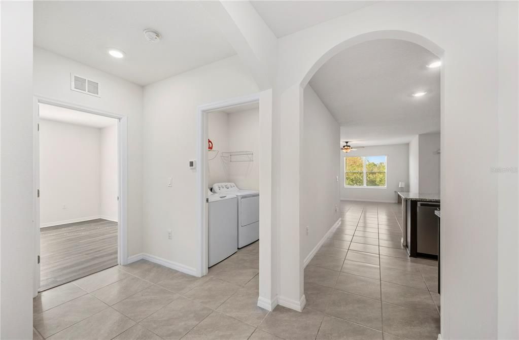 Activo con contrato: $330,000 (4 camas, 2 baños, 1867 Pies cuadrados)