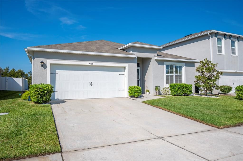 Activo con contrato: $330,000 (4 camas, 2 baños, 1867 Pies cuadrados)