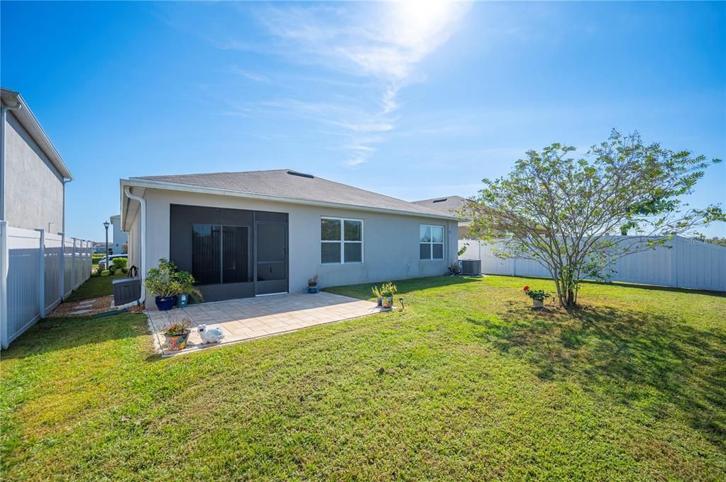 Activo con contrato: $330,000 (4 camas, 2 baños, 1867 Pies cuadrados)