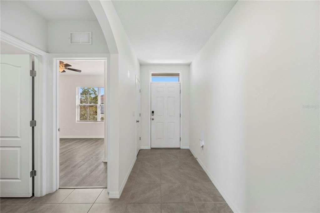 Activo con contrato: $330,000 (4 camas, 2 baños, 1867 Pies cuadrados)