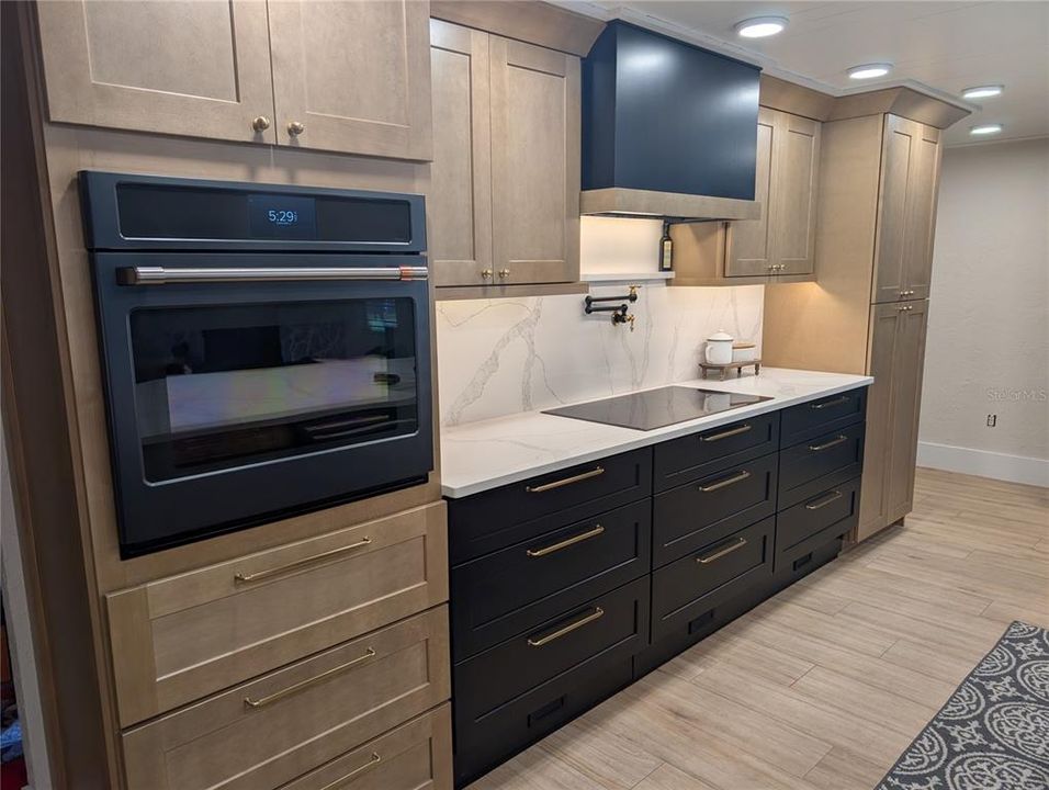 合同活跃: $584,777 (3 贝兹, 2 浴室, 2044 平方英尺)