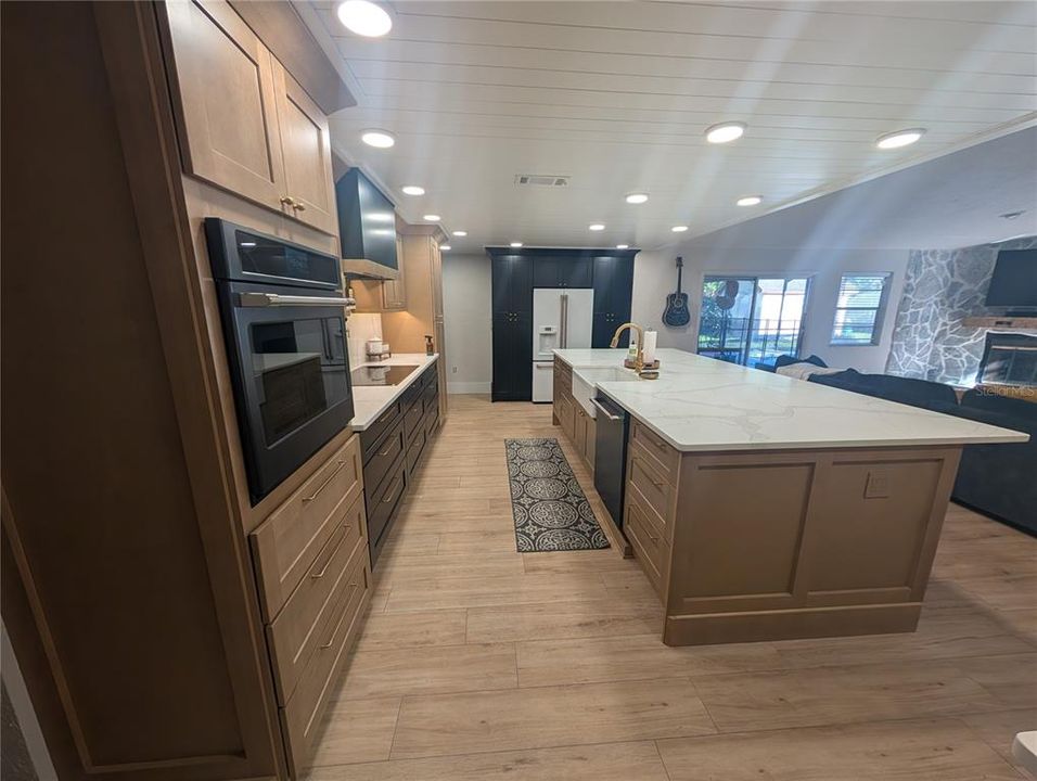 合同活跃: $584,777 (3 贝兹, 2 浴室, 2044 平方英尺)