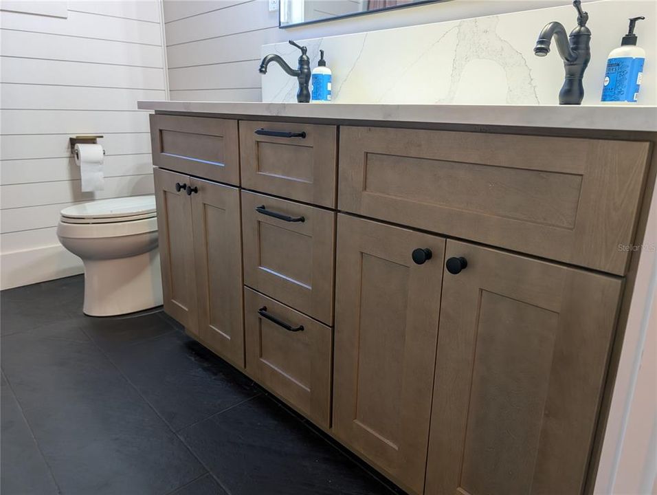 合同活跃: $584,777 (3 贝兹, 2 浴室, 2044 平方英尺)