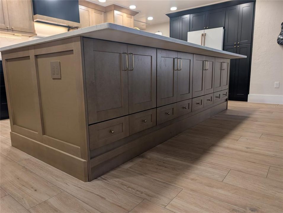 合同活跃: $584,777 (3 贝兹, 2 浴室, 2044 平方英尺)