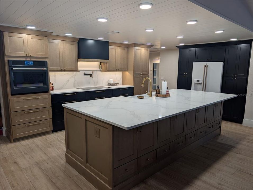 合同活跃: $584,777 (3 贝兹, 2 浴室, 2044 平方英尺)