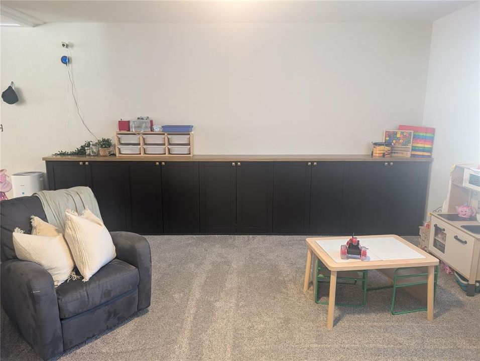 合同活跃: $584,777 (3 贝兹, 2 浴室, 2044 平方英尺)