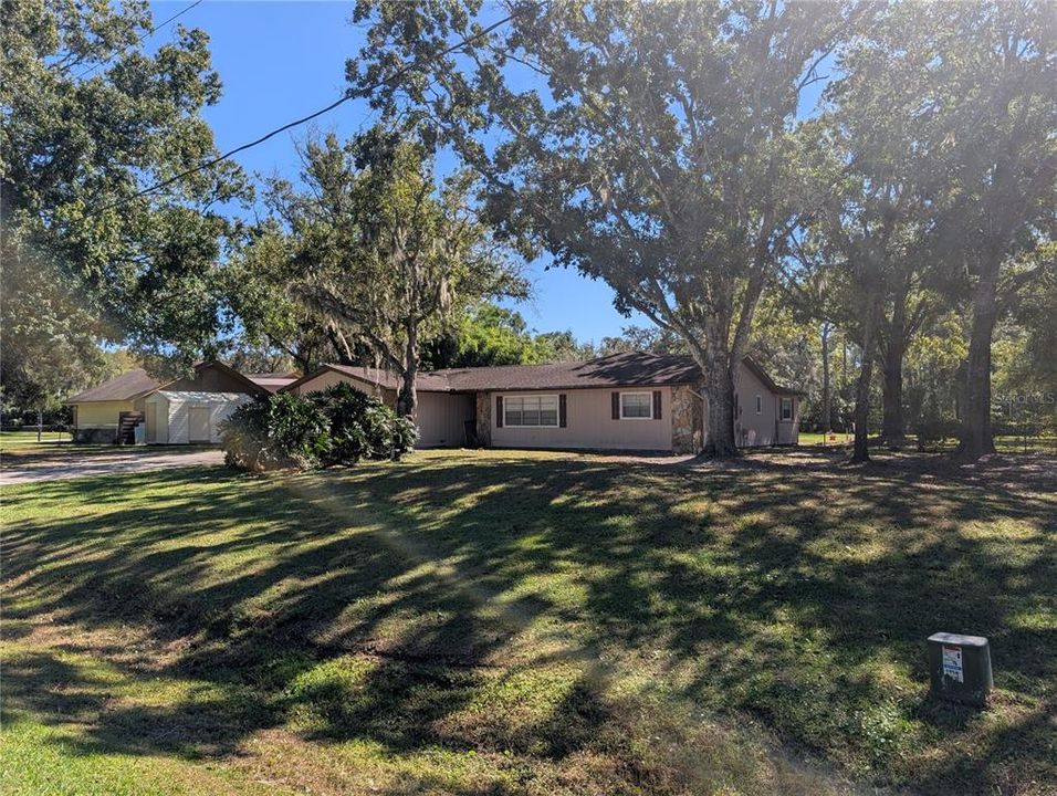 合同活跃: $584,777 (3 贝兹, 2 浴室, 2044 平方英尺)