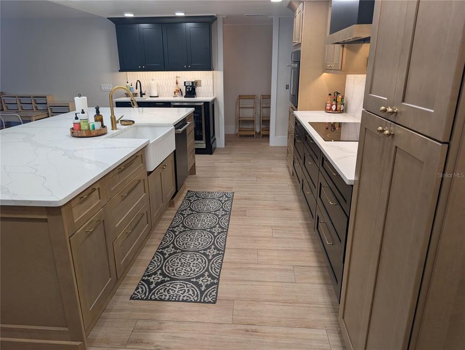 合同活跃: $584,777 (3 贝兹, 2 浴室, 2044 平方英尺)