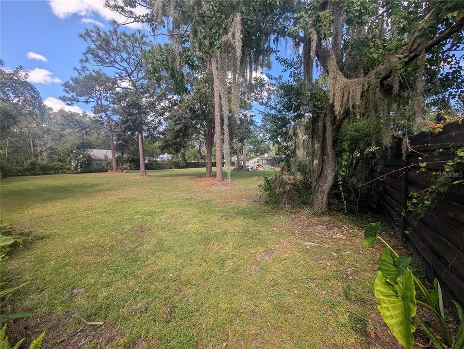 合同活跃: $584,777 (3 贝兹, 2 浴室, 2044 平方英尺)