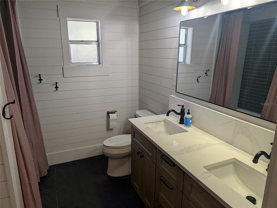 合同活跃: $584,777 (3 贝兹, 2 浴室, 2044 平方英尺)