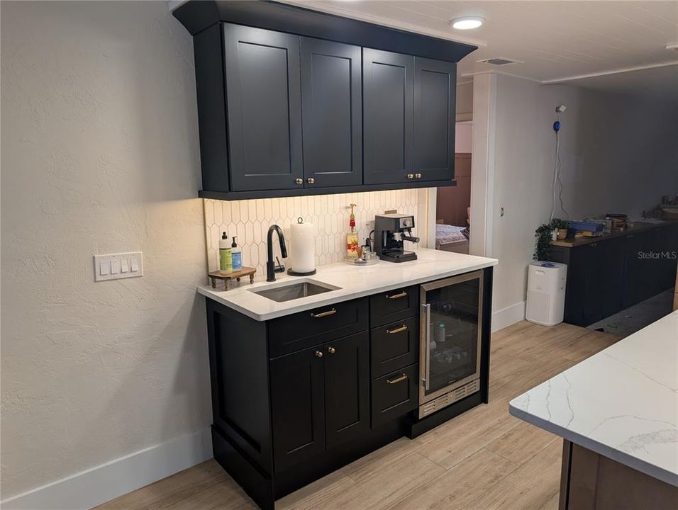 合同活跃: $584,777 (3 贝兹, 2 浴室, 2044 平方英尺)