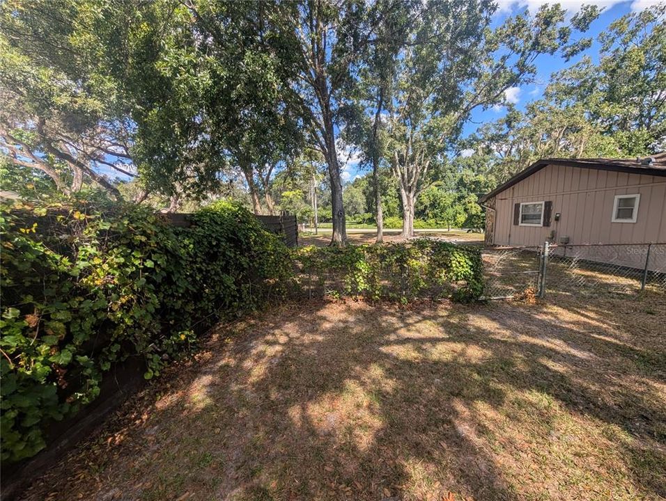 合同活跃: $584,777 (3 贝兹, 2 浴室, 2044 平方英尺)