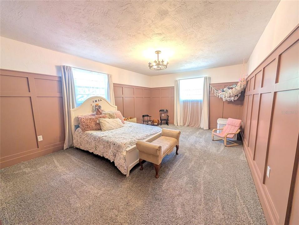 合同活跃: $584,777 (3 贝兹, 2 浴室, 2044 平方英尺)