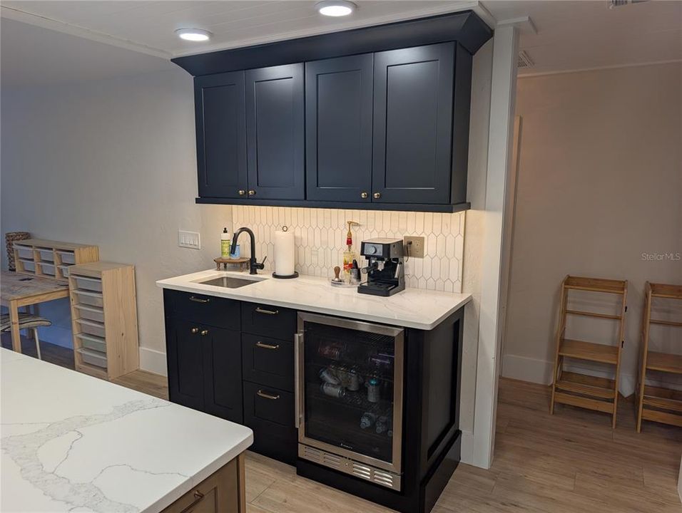 合同活跃: $584,777 (3 贝兹, 2 浴室, 2044 平方英尺)