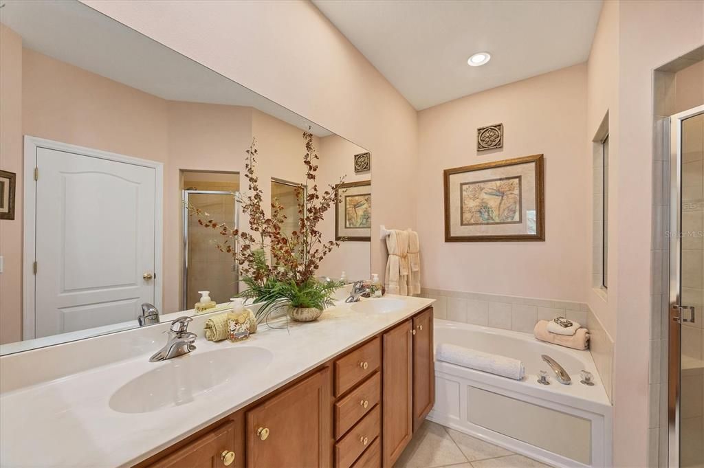 For Sale: $359,900 (2 beds, 2 baths, 1657 Square Feet)