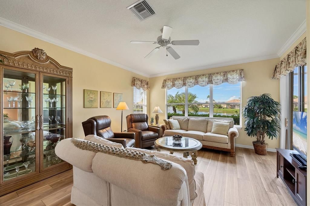 For Sale: $359,900 (2 beds, 2 baths, 1657 Square Feet)