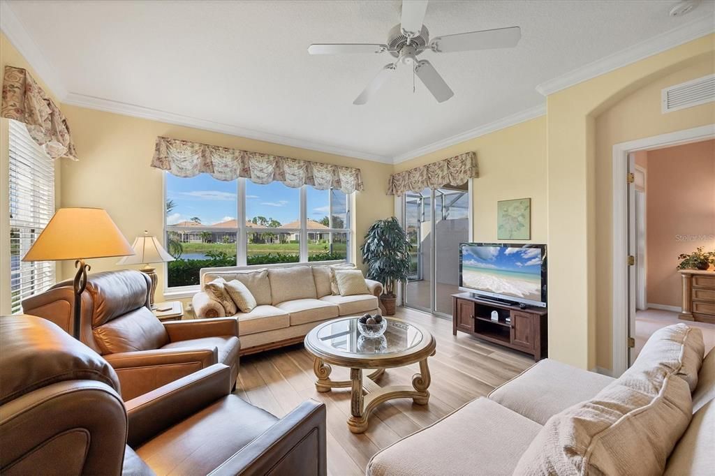 For Sale: $359,900 (2 beds, 2 baths, 1657 Square Feet)