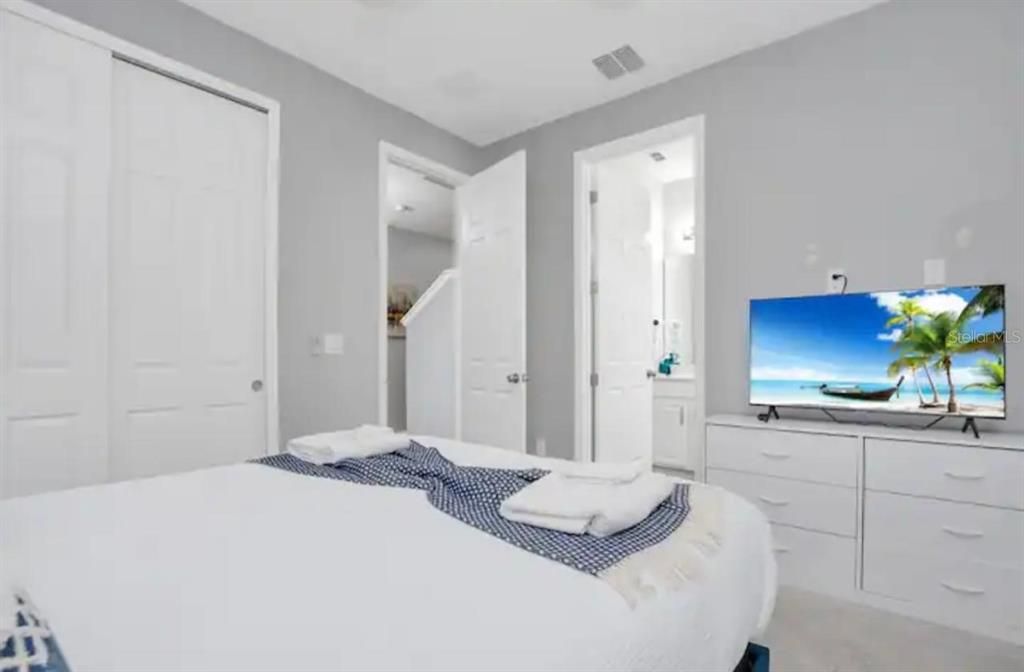 For Sale: $739,900 (6 beds, 5 baths, 4098 Square Feet)