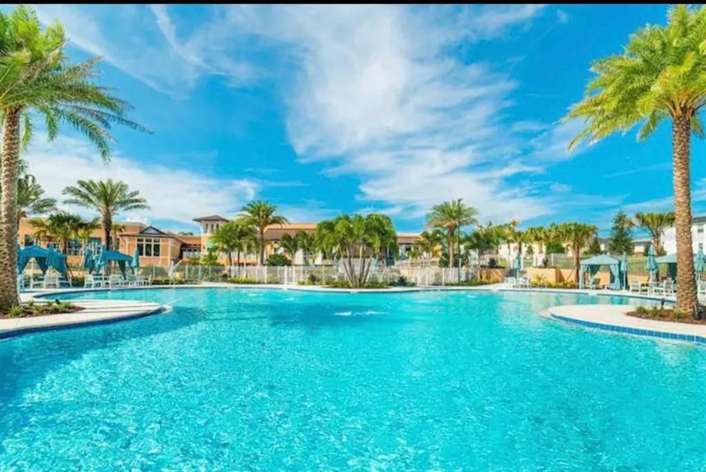 For Sale: $739,900 (6 beds, 5 baths, 4098 Square Feet)